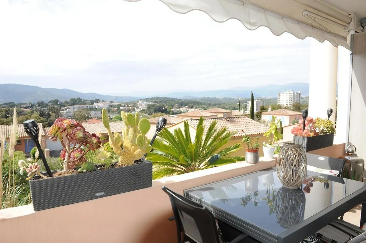Apartment In Park With Pool Cannes