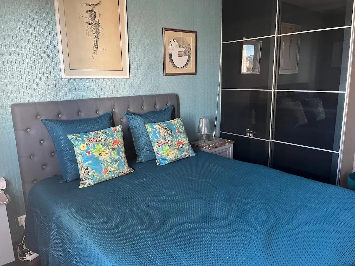 Apartment In Park With Pool Cannes