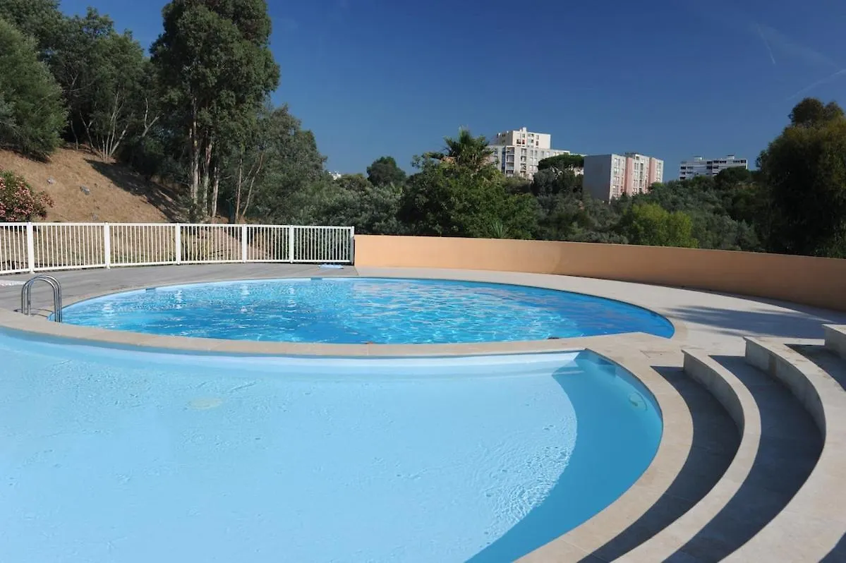 Apartment In Park With Pool Cannes